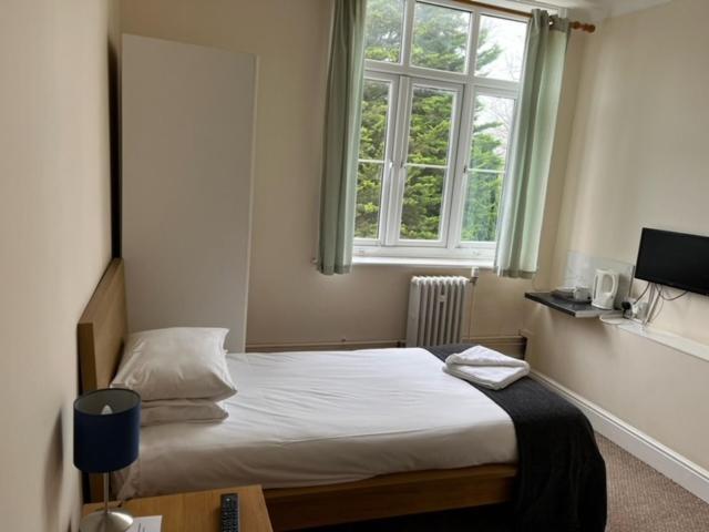The Admiral Cunningham Hotel Bracknell Zewnętrze zdjęcie